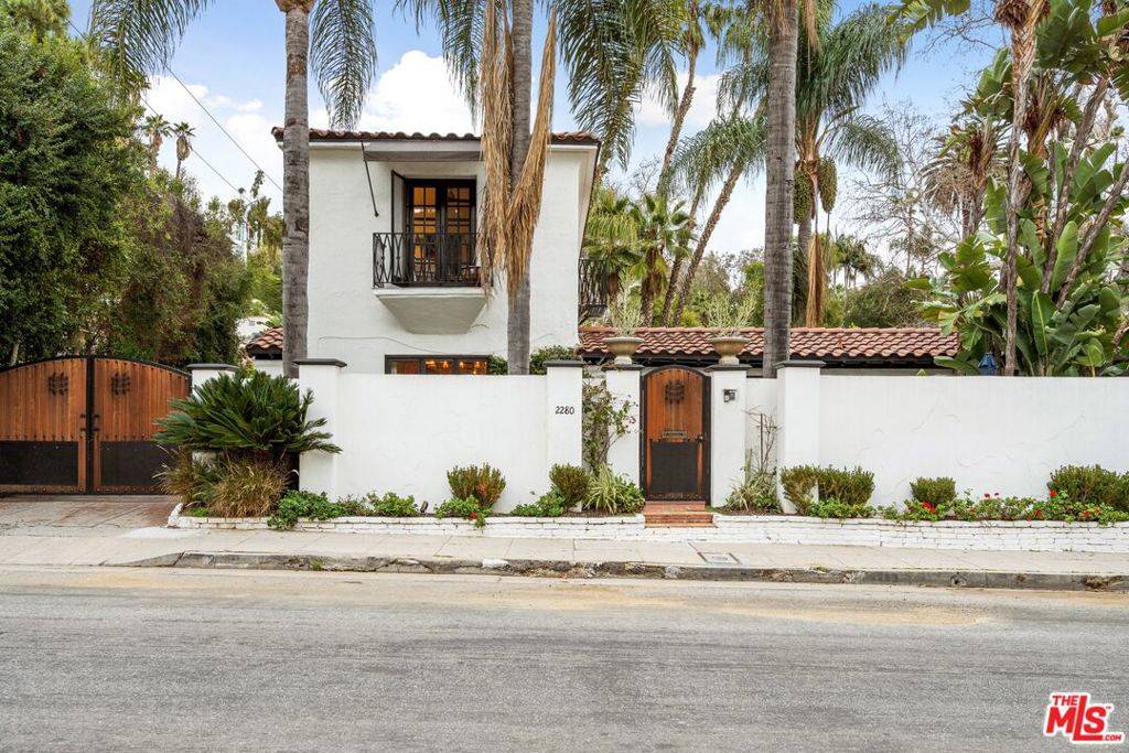 Los Angeles, CA 90068,2280 Holly DR