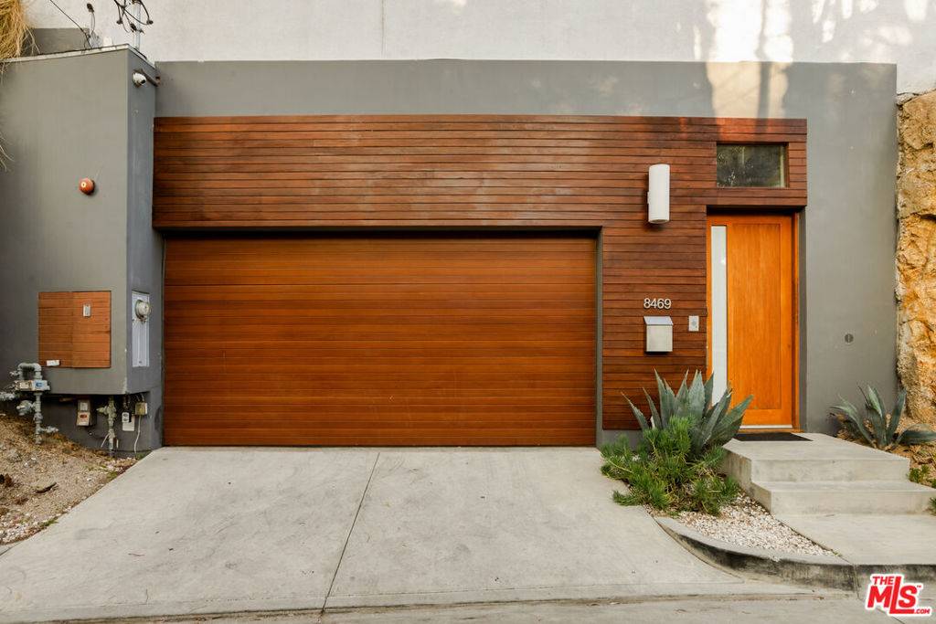 West Hollywood, CA 90069,8469 FRANKLIN AVE