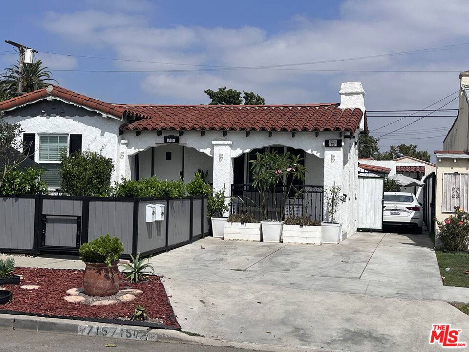 Los Angeles, CA 90044,715 W 104th ST