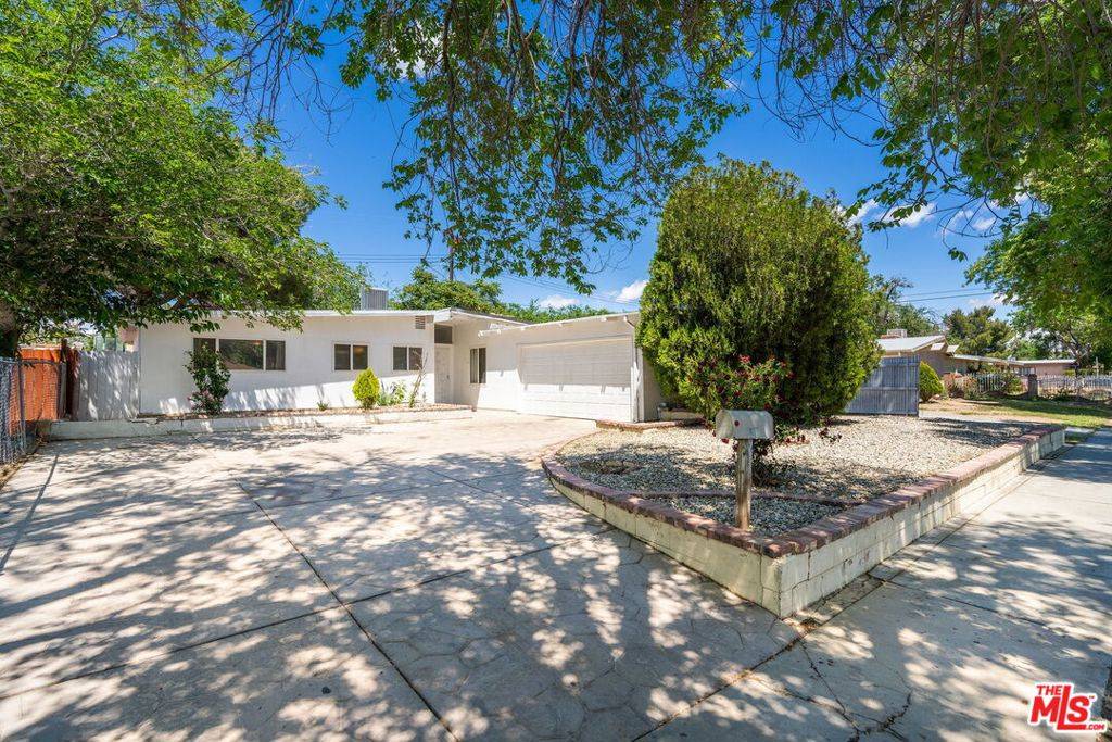 Lancaster, CA 93534,1115 W Holguin ST