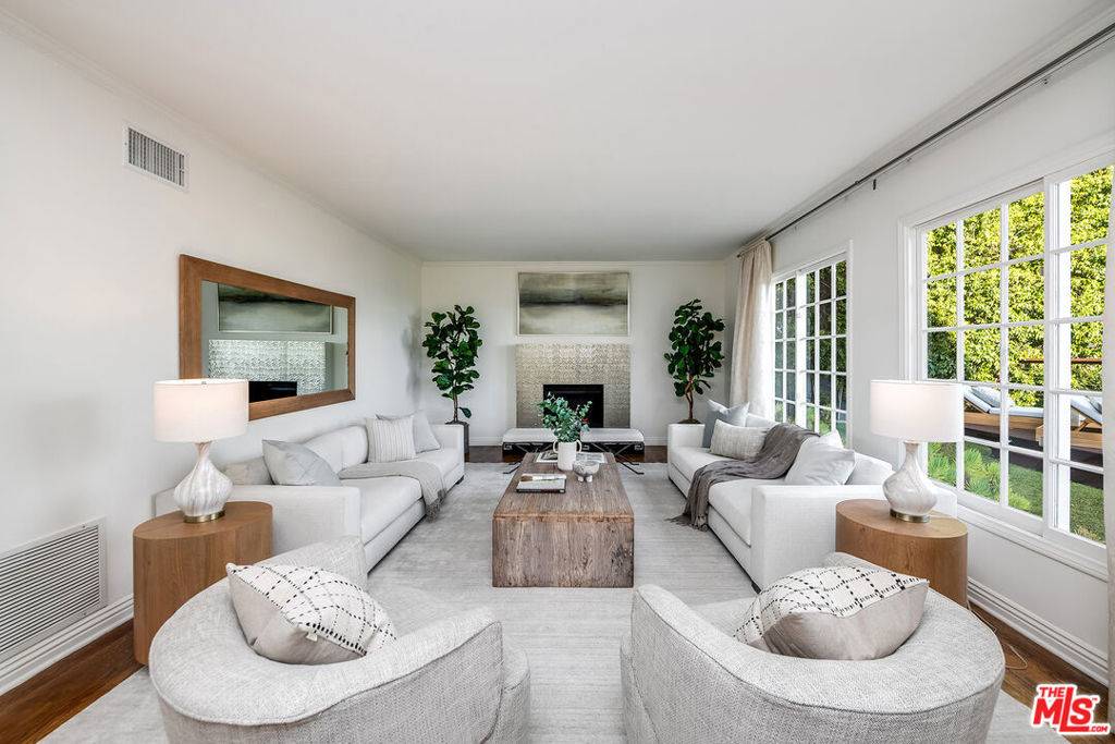 Los Angeles, CA 90068,6609 Whitley TER