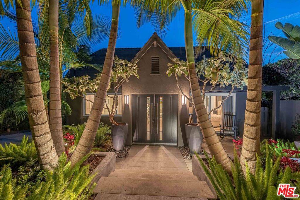 West Hollywood, CA 90069,8610 W West Knoll DR