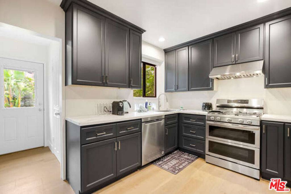 Studio City, CA 91604,4437 VANTAGE AVE