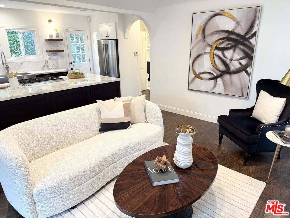 Los Angeles, CA 90019,5044 Pickford ST