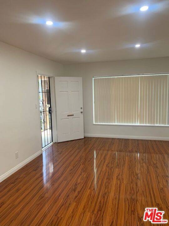 Inglewood, CA 90301,409 E Regent ST #5