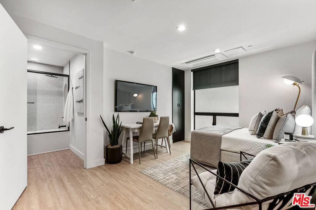 Los Angeles, CA 90034,3667 Keystone AVE #536