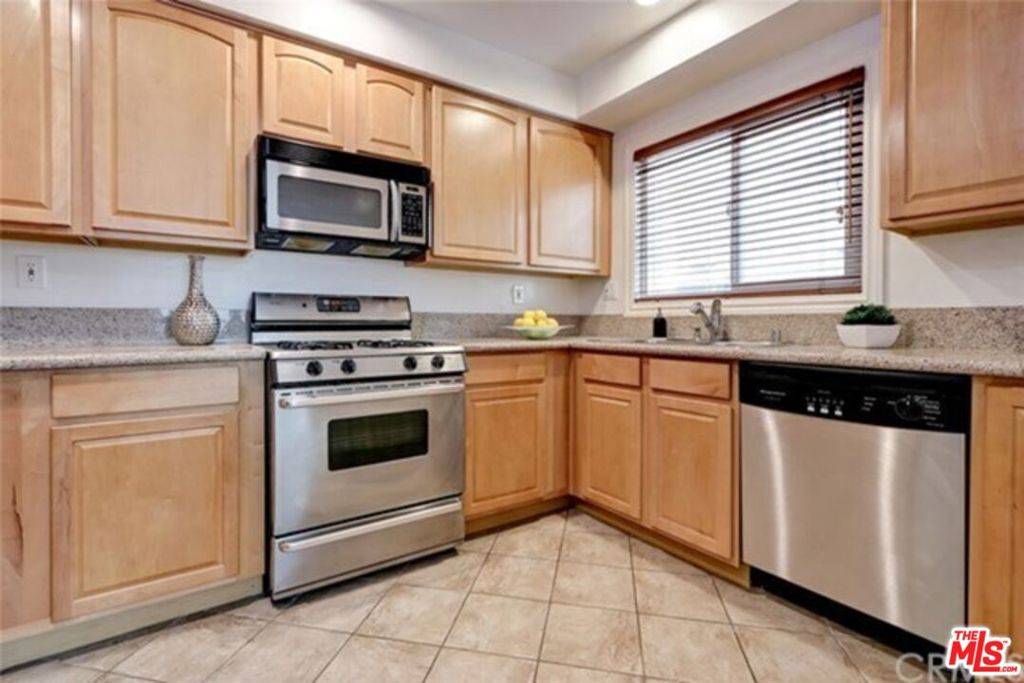 Los Angeles, CA 90049,11646 Chenault ST #23