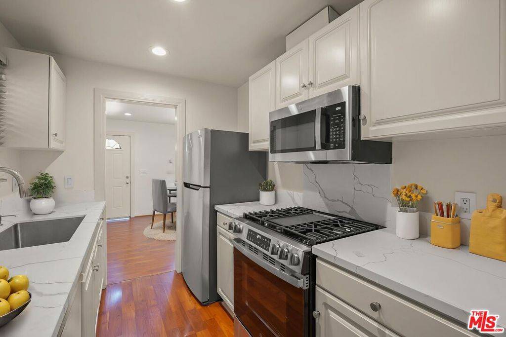 Los Angeles, CA 90046,1043 1/2 N La Jolla AVE