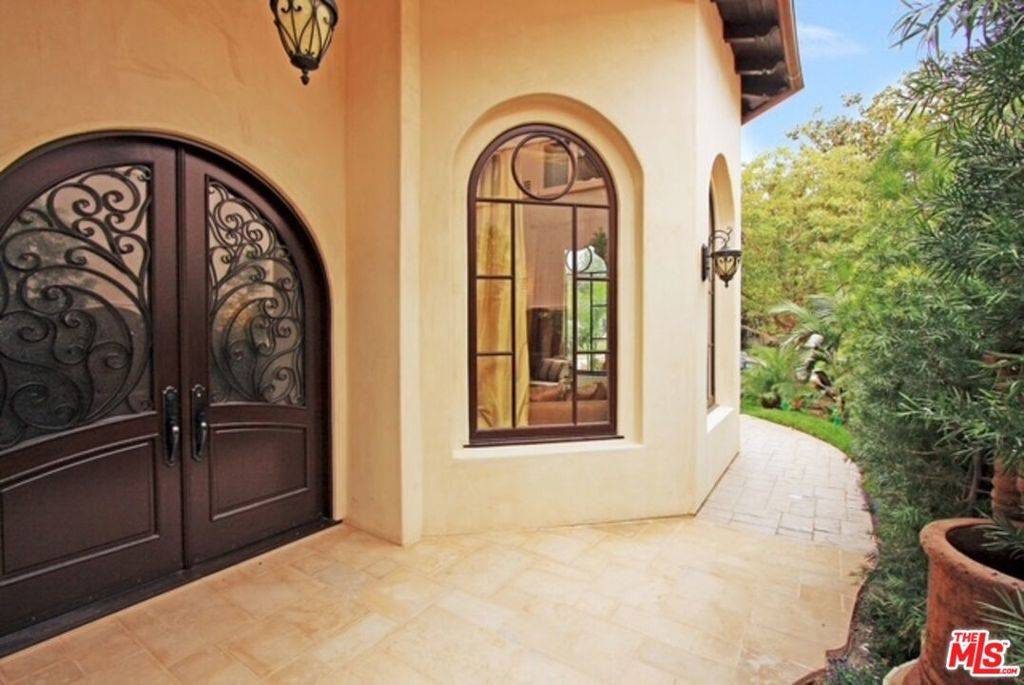 Los Angeles, CA 90049,525 S Gretna Green WAY