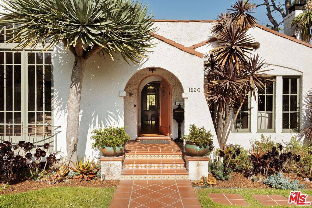 Los Angeles, CA 90046,1620 N Genesee AVE