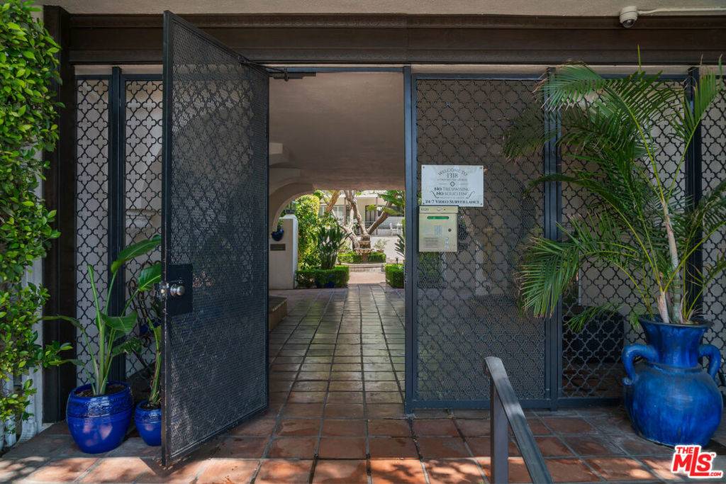 West Hollywood, CA 90046,1318 N Crescent Heights BLVD #211