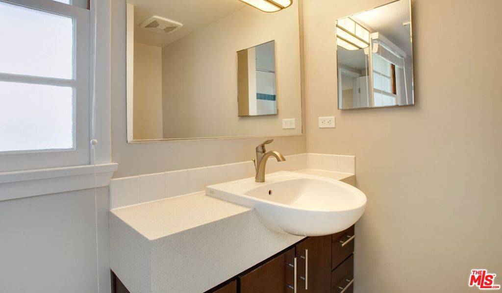 Venice, CA 90291,1440 Elkgrove CIR #2