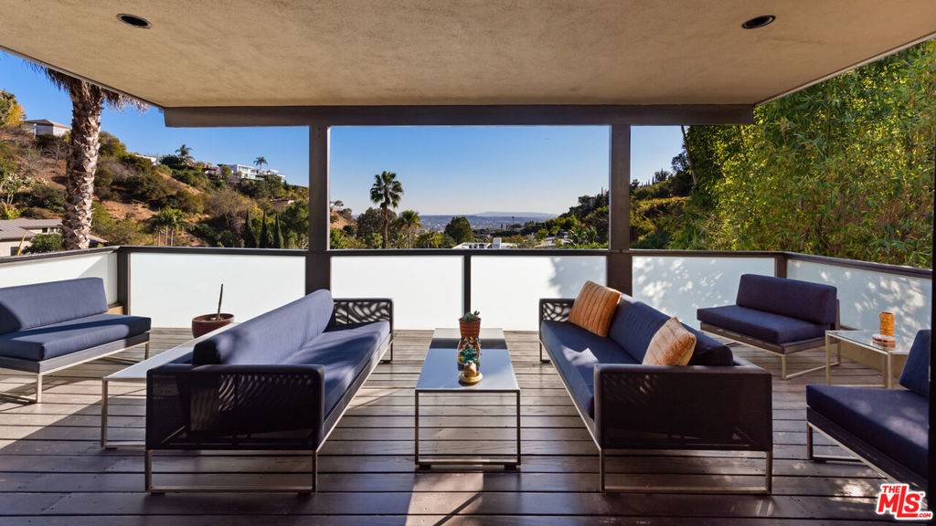 Los Angeles, CA 90069,1555 Rising Glen RD