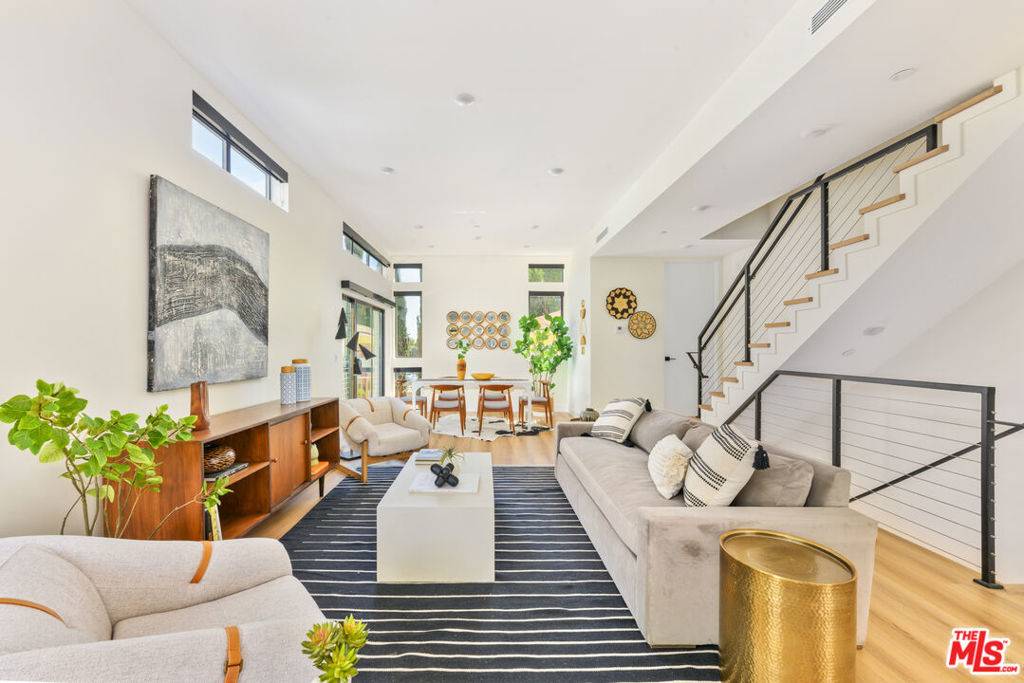 Los Angeles, CA 90046,1320 N Vista ST
