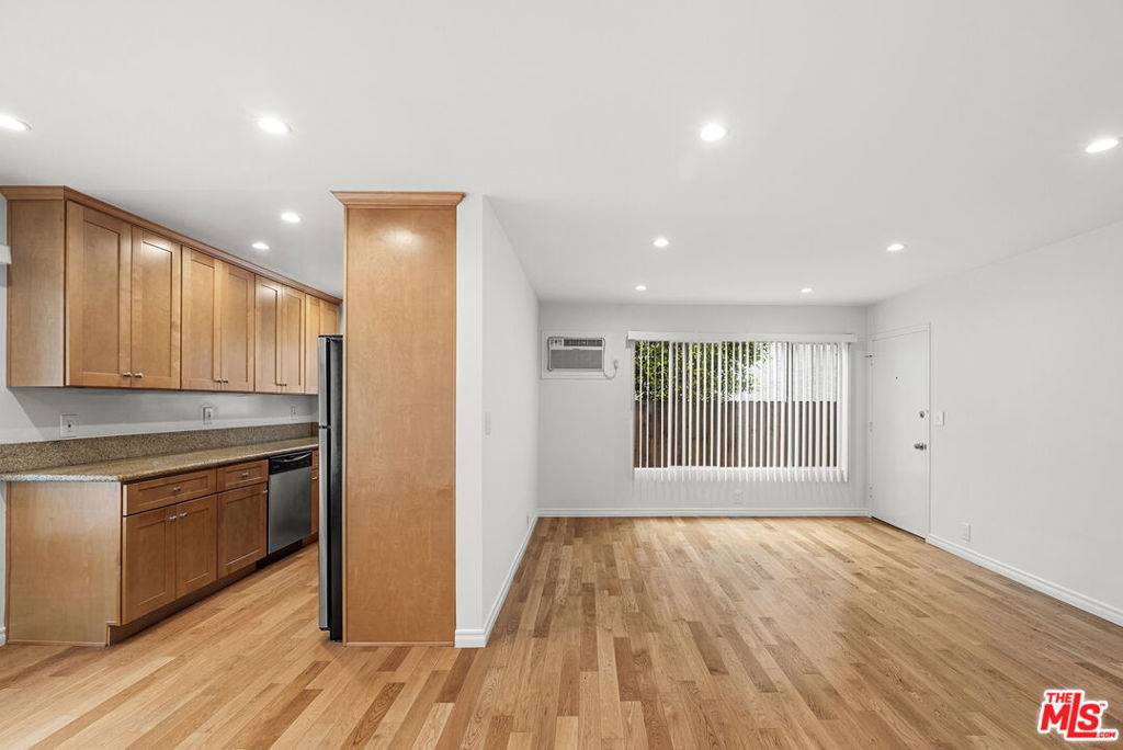West Hollywood, CA 90046,1037 N La Jolla AVE #1