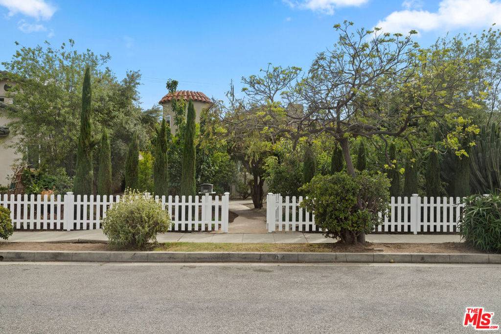 Santa Monica, CA 90405,2404 23rd ST