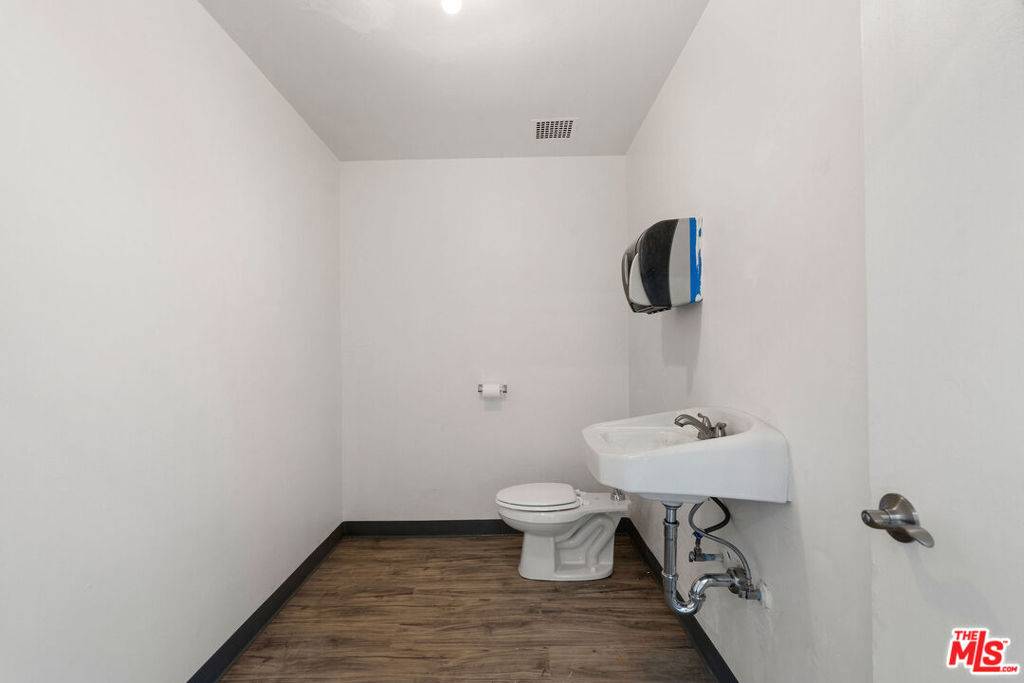 Los Angeles, CA 90011,3215 Maple AVE