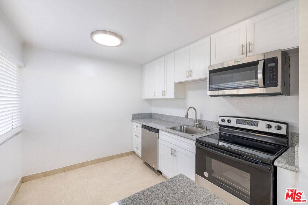Encino, CA 91316,5541 Newcastle AVE #19