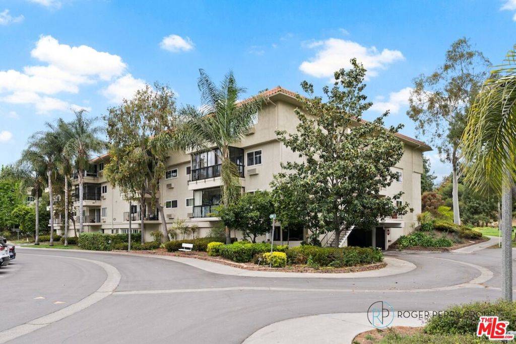 Laguna Woods, CA 92637,2392 Via Mariposa #3B
