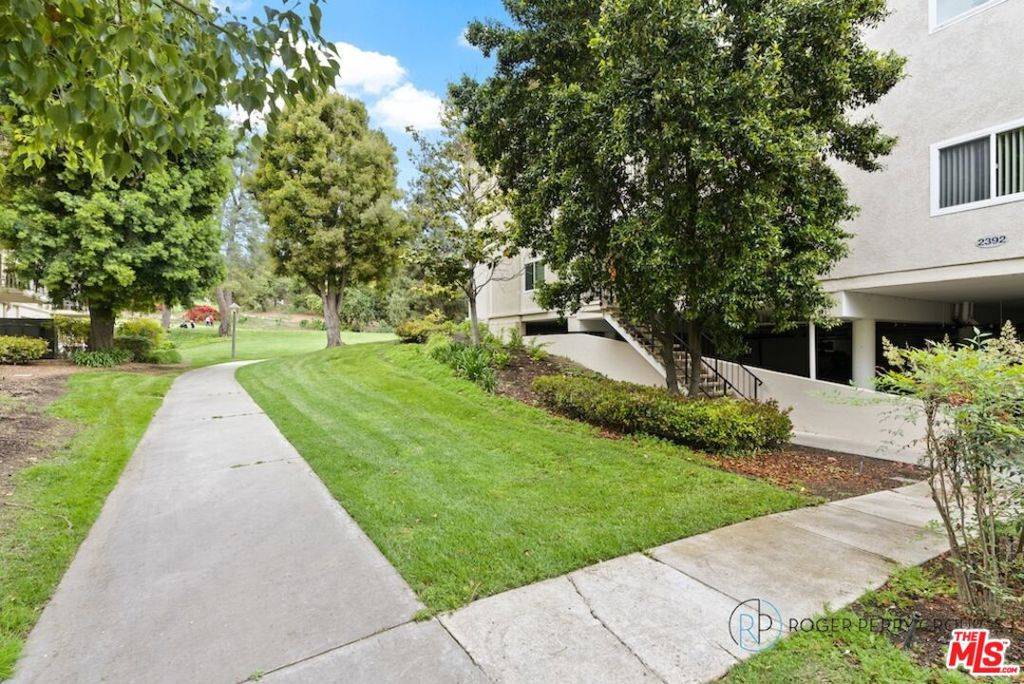 Laguna Woods, CA 92637,2392 Via Mariposa #3B
