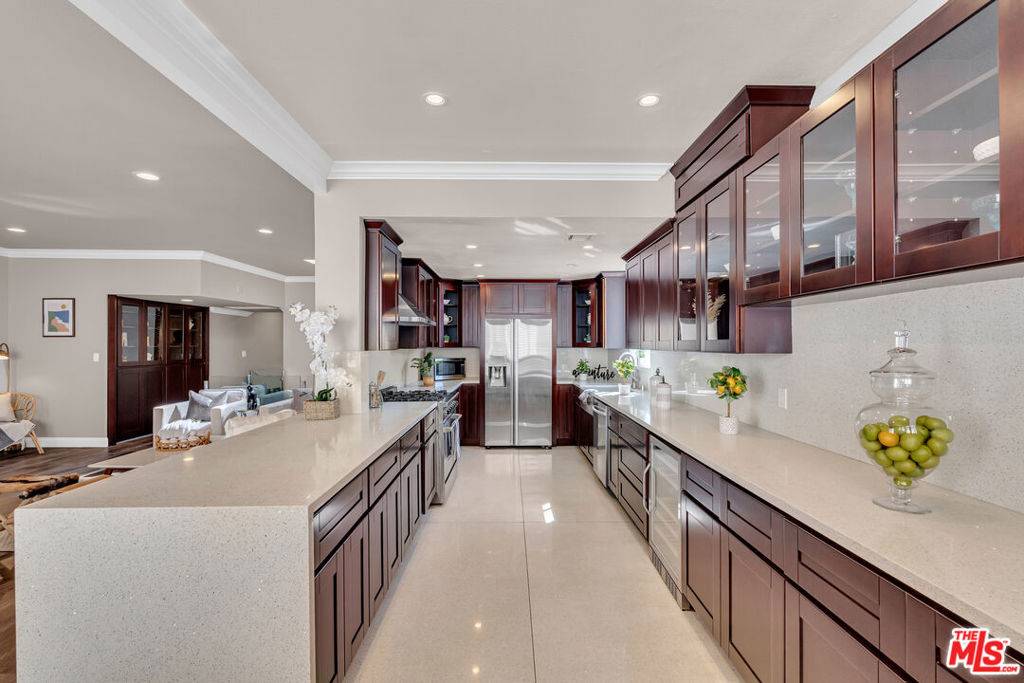 Los Angeles, CA 90064,2219 S Bentley AVE #304