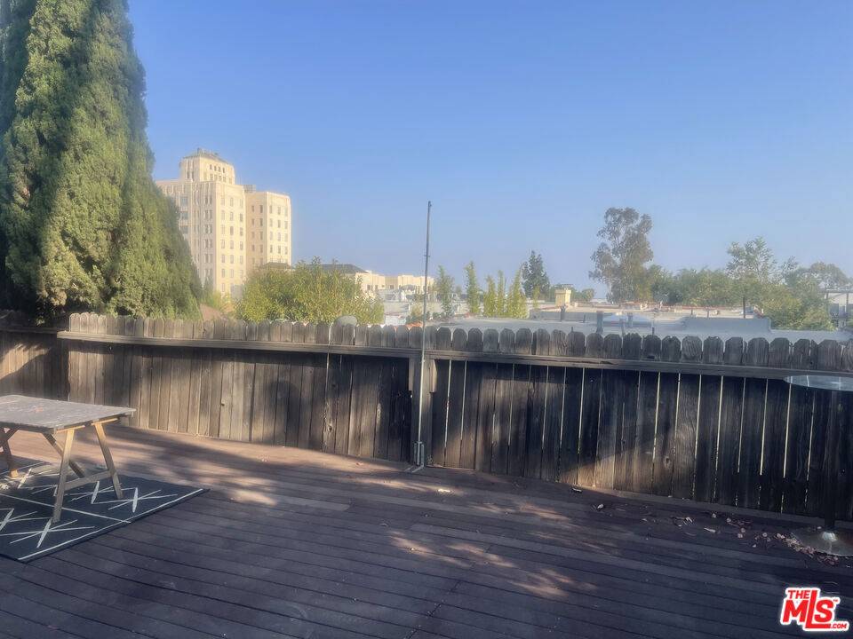 Los Angeles, CA 90068,6689 Emmet TER