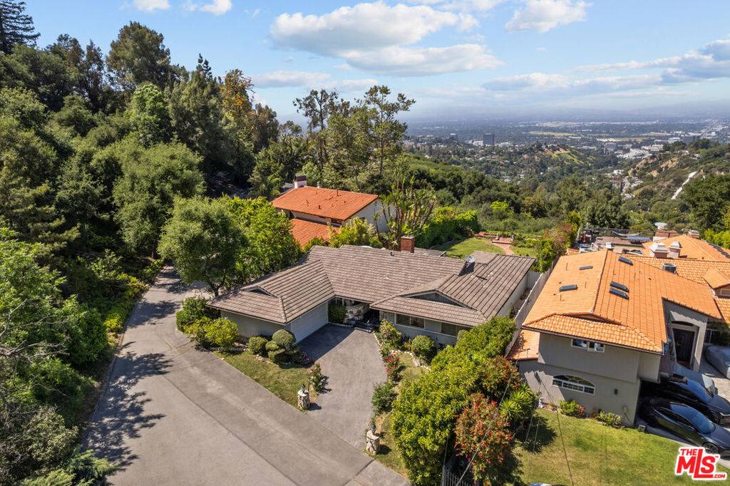 Los Angeles, CA 90077,15205 Mulholland DR