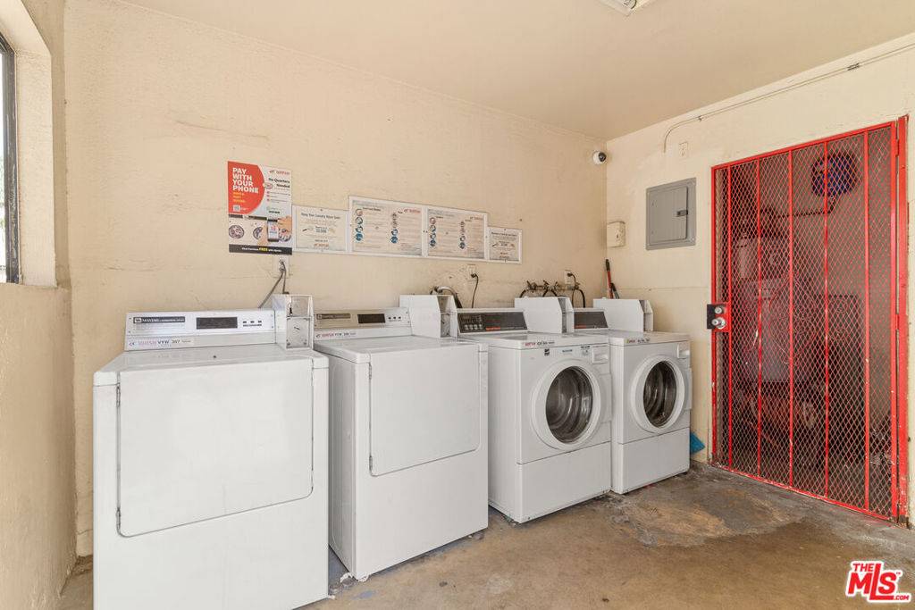 Panorama City, CA 91402,9035 Cedros AVE