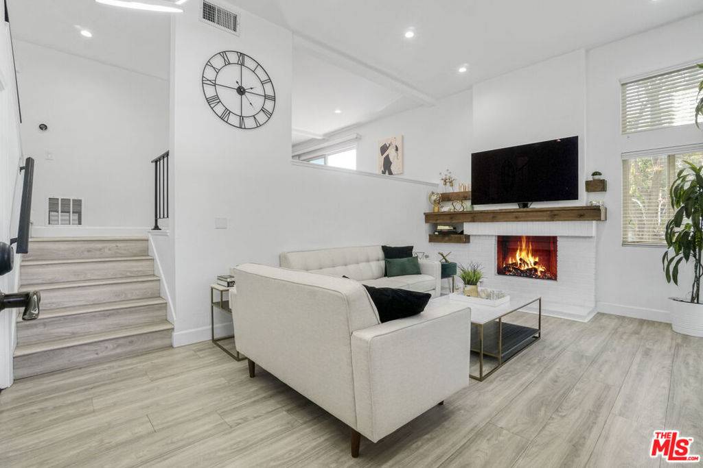 Simi Valley, CA 93065,2420 Chandler AVE #5