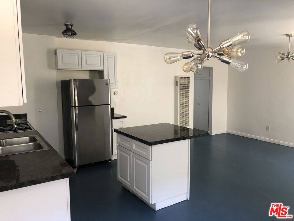 Van Nuys, CA 91405,13757 VANOWEN ST #2
