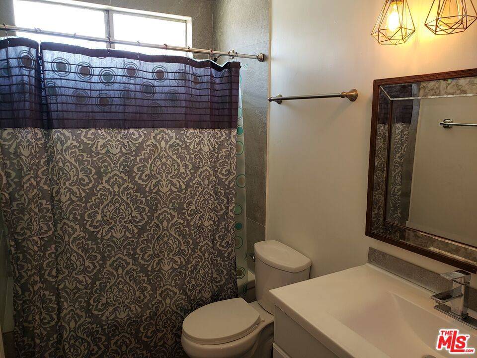 Van Nuys, CA 91405,13757 VANOWEN ST #2