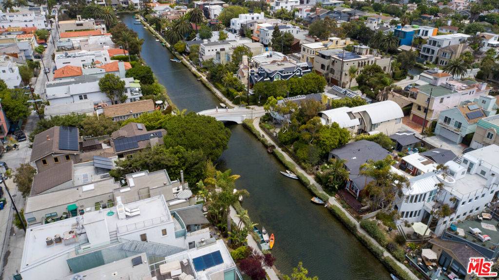 Venice, CA 90291,219 Howland Canal