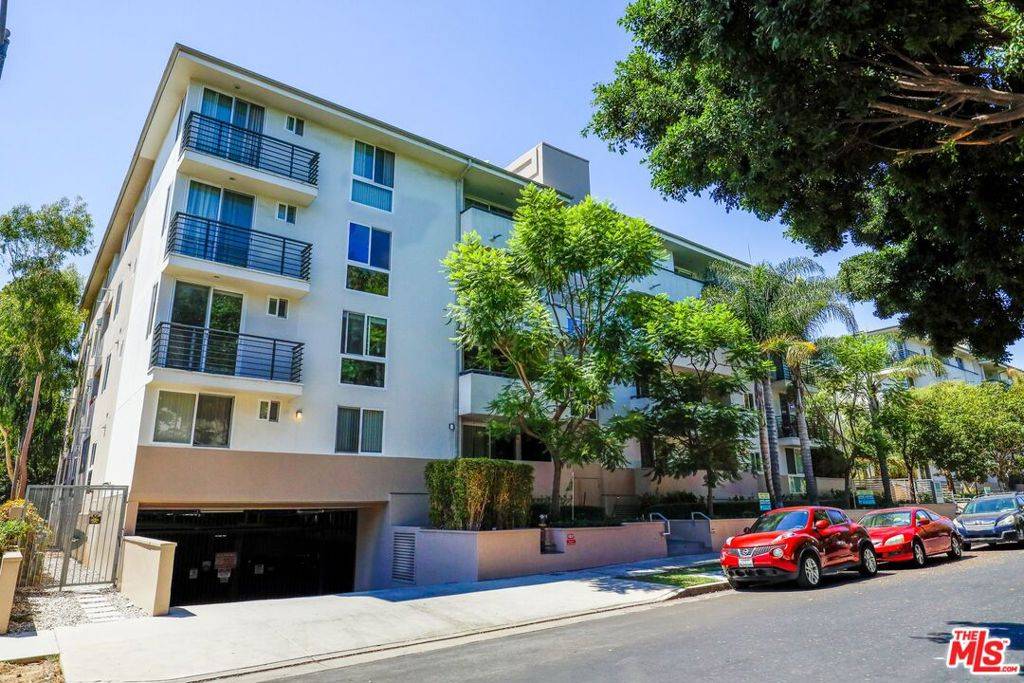 Los Angeles, CA 90046,833 Edinburgh #301