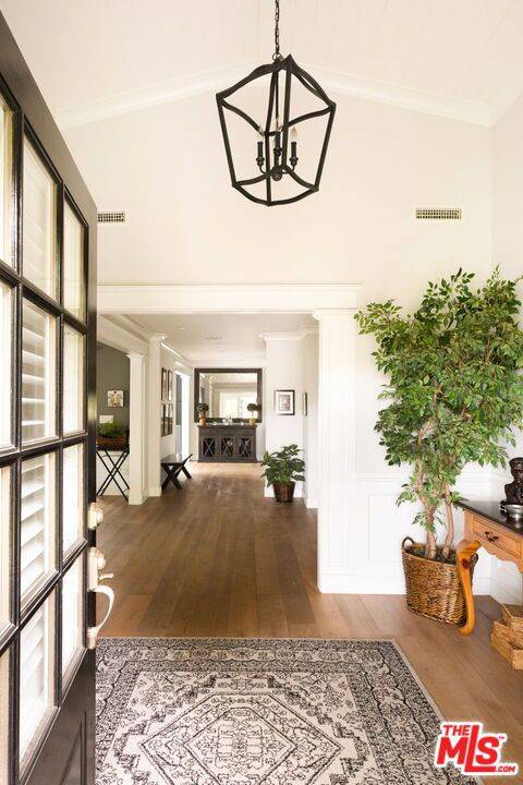 Sherman Oaks, CA 91403,4760 Columbus AVE