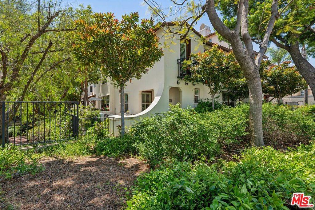 Pasadena, CA 91107,2460 E Villa ST #2
