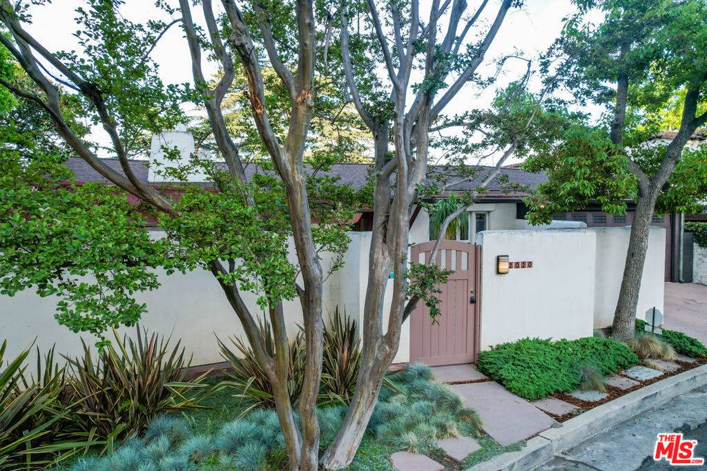 Los Angeles, CA 90039,2020 Redcliff ST