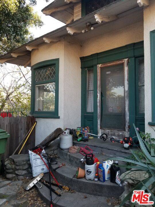 Los Angeles, CA 90042,202 Thorne ST