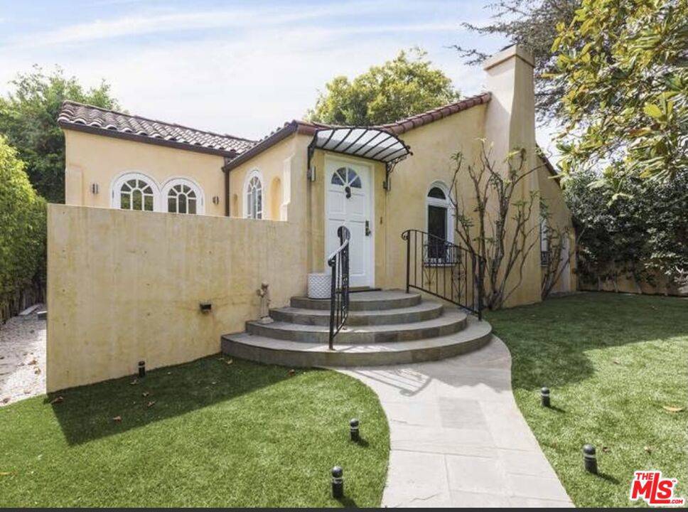 West Hollywood, CA 90046,901 N Spaulding AVE