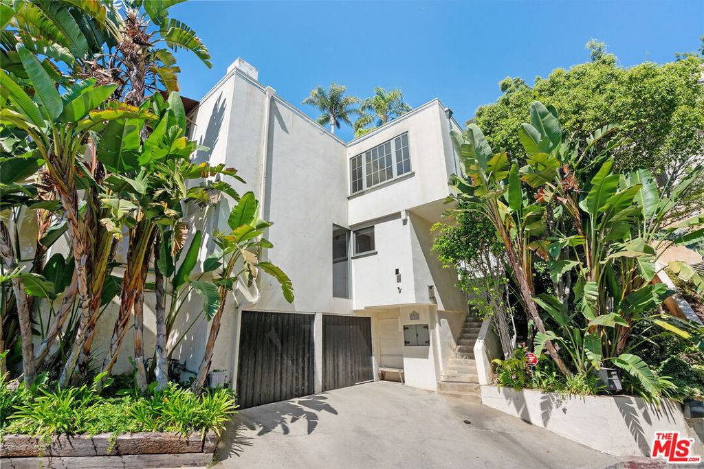 Beverly Hills, CA 90210,9315 Lloydcrest DR
