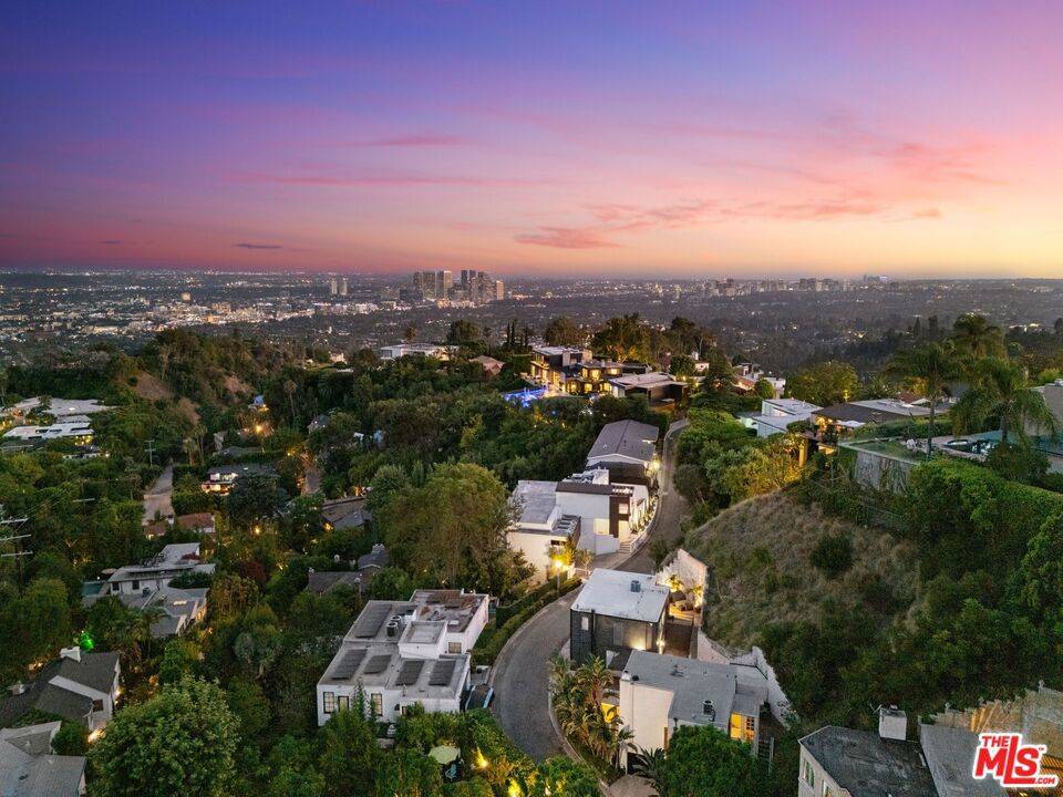 Beverly Hills, CA 90210,9315 Lloydcrest DR