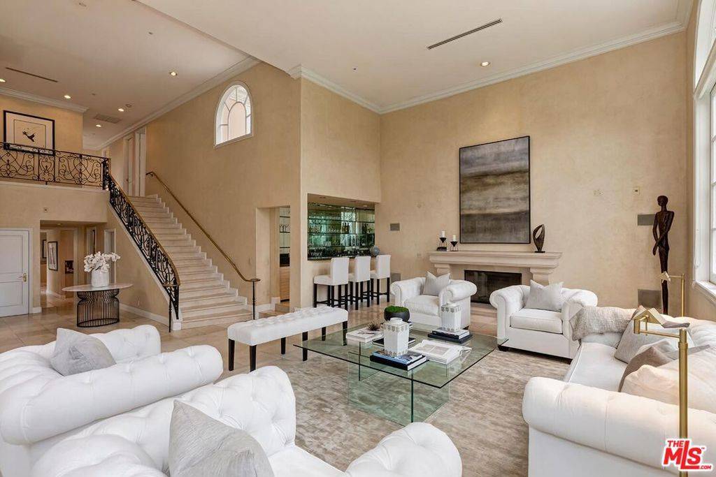 Beverly Hills, CA 90210,110 N Oakhurst DR