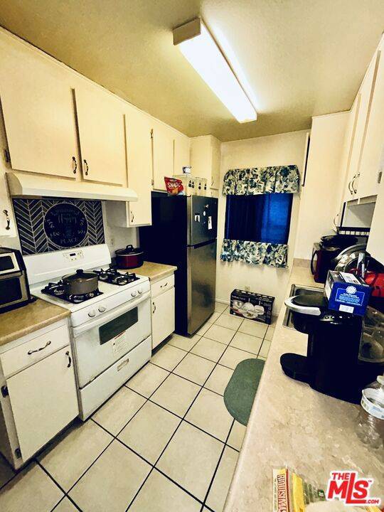 8800 Cedros AVE #219 Panorama City, CA 91402