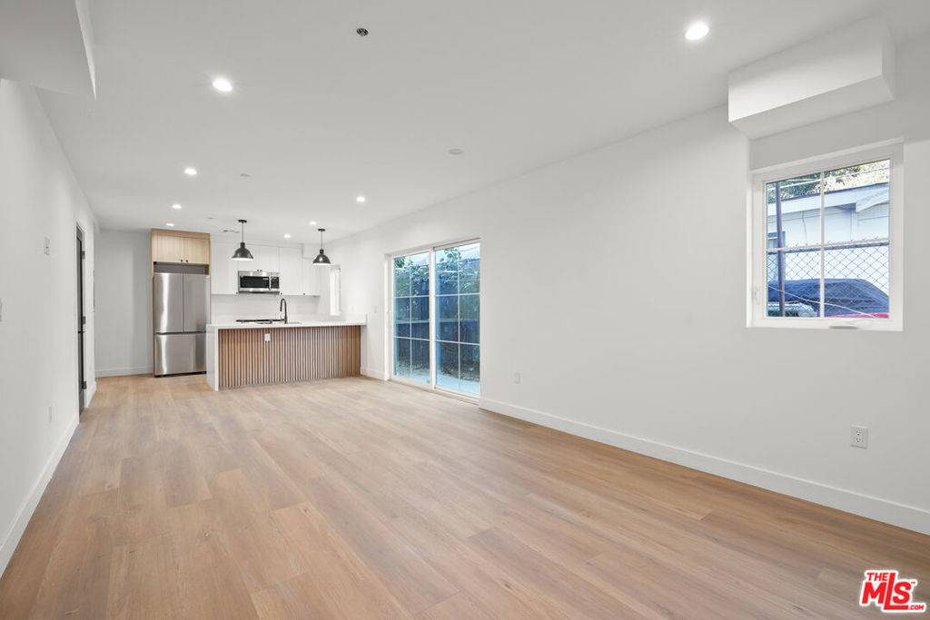 Los Angeles, CA 90028,1331 N June ST #1