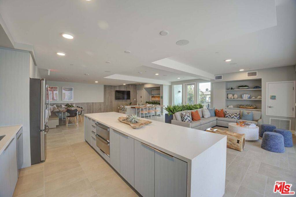 Ventura, CA 93001,160 S Ventura AVE #153-105