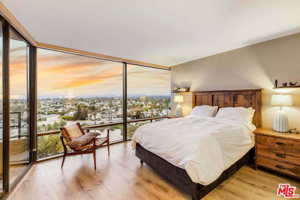 Marina Del Rey, CA 90292,4265 Marina City Drive #603