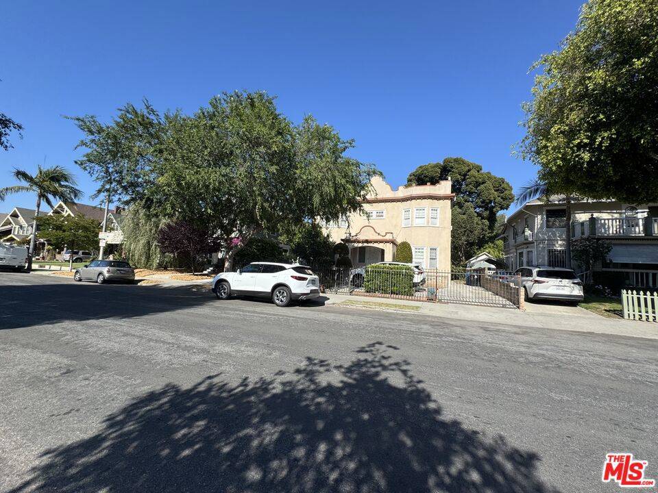 Los Angeles, CA 90006,1804 S Ardmore AVE