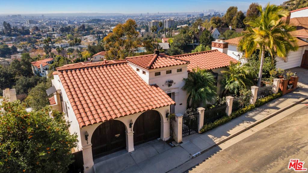 Los Angeles, CA 90027,3729 Amesbury RD