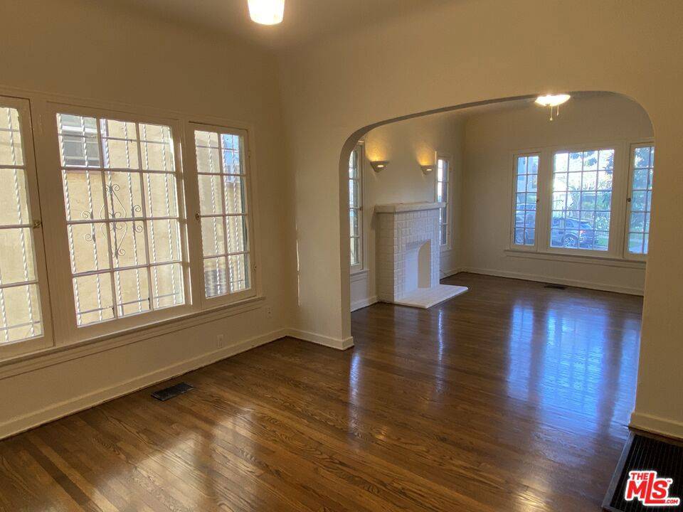 Los Angeles, CA 90019,1123 S Citrus AVE