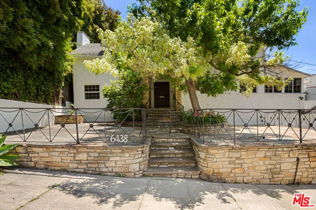 Los Angeles, CA 90068,6438 Ivarene AVE