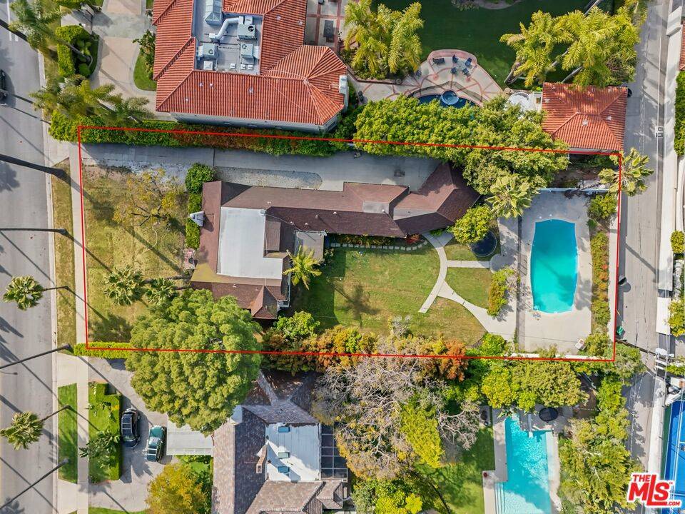 Beverly Hills, CA 90210,626 N Canon DR